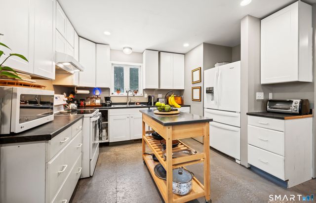 85 Fisher Hill Road, Glastonbury, CT 06033