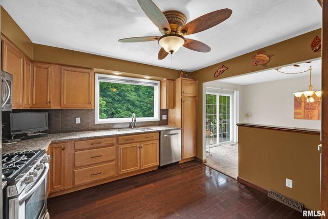 760 E POPLET HOLLOW Road, Peoria, IL 61615