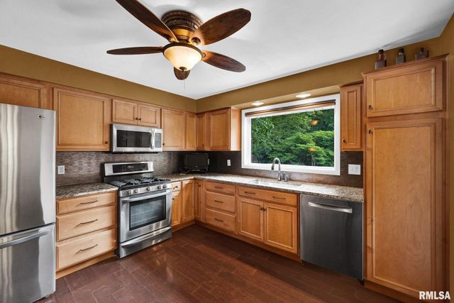 760 E POPLET HOLLOW Road, Peoria, IL 61615