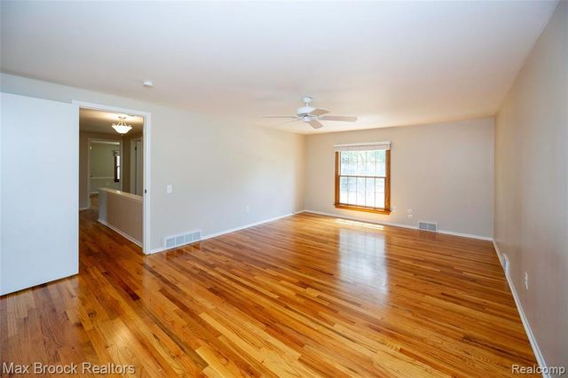 30830 Lincolnshire, Beverly Hills, MI 48025