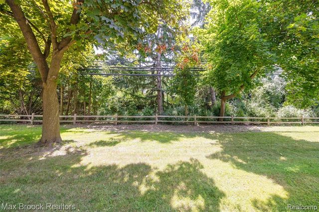 30830 Lincolnshire, Beverly Hills, MI 48025