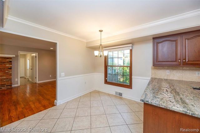30830 Lincolnshire, Beverly Hills, MI 48025