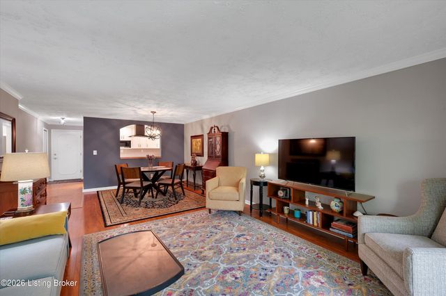 4825 Sherburn Ln 201, Louisville, KY 40207