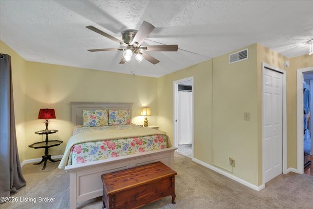 4825 Sherburn Ln 201, Louisville, KY 40207