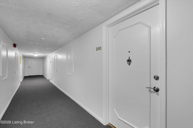 4825 Sherburn Ln 201, Louisville, KY 40207