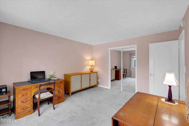 4825 Sherburn Ln 201, Louisville, KY 40207
