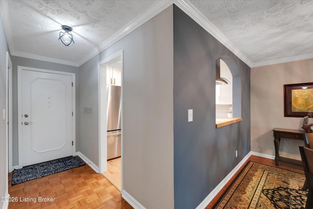 4825 Sherburn Ln 201, Louisville, KY 40207