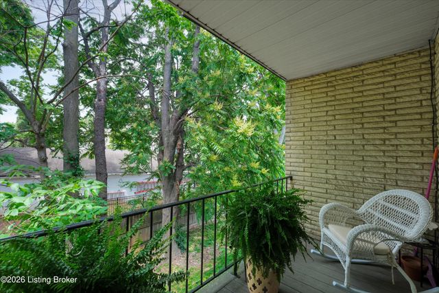 4825 Sherburn Ln 201, Louisville, KY 40207