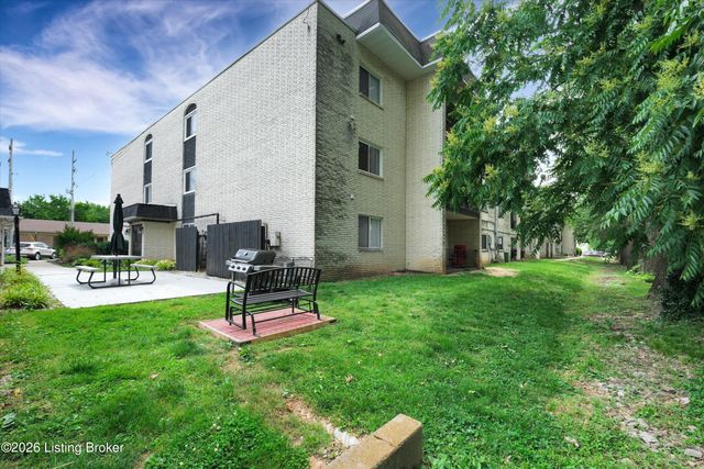4825 Sherburn Ln 201, Louisville, KY 40207