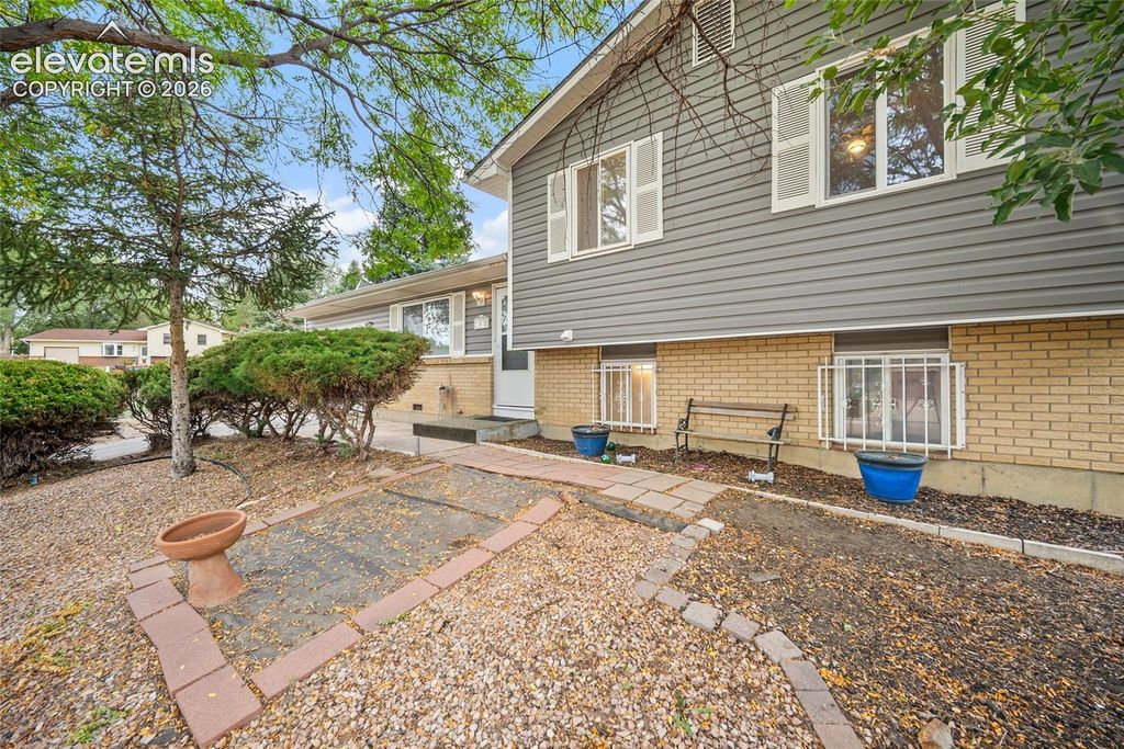 1021 De La Vista Place, Colorado Springs, CO 80911 — photo 2
