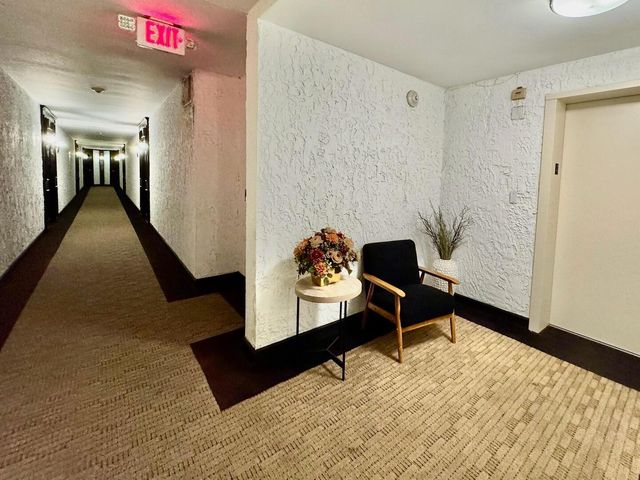 4050 N Dundee Road 202, Northbrook, IL 60062