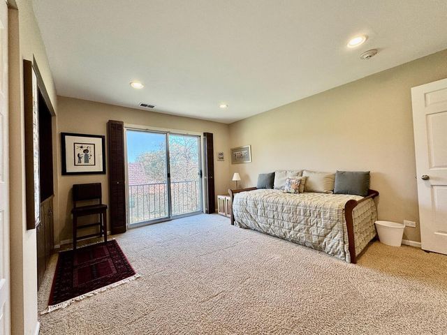 4050 N Dundee Road 202, Northbrook, IL 60062