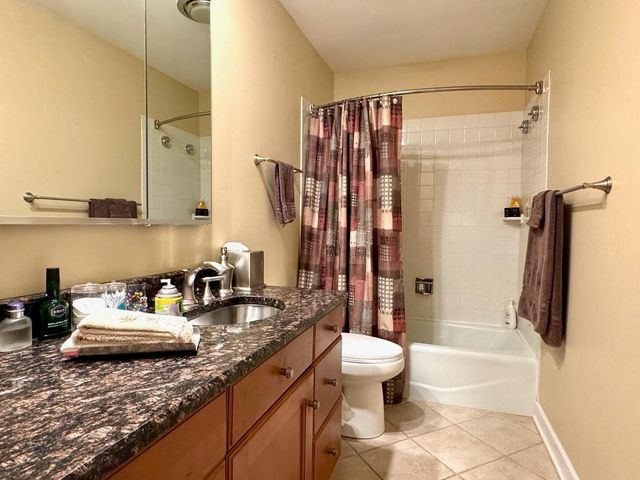 4050 N Dundee Road 202, Northbrook, IL 60062