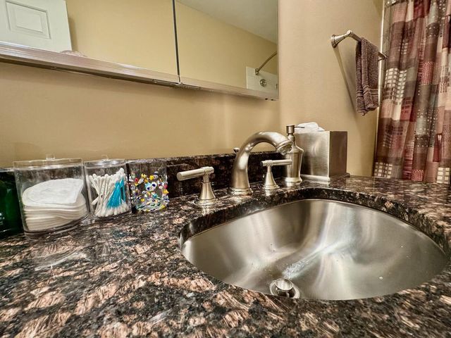 4050 N Dundee Road 202, Northbrook, IL 60062
