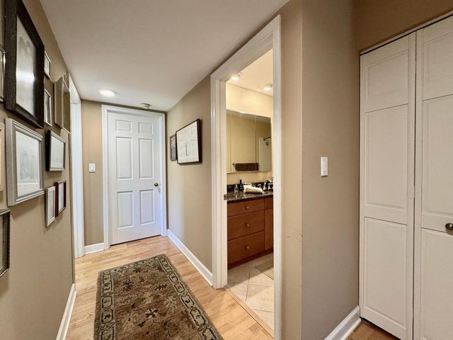 4050 N Dundee Road 202, Northbrook, IL 60062