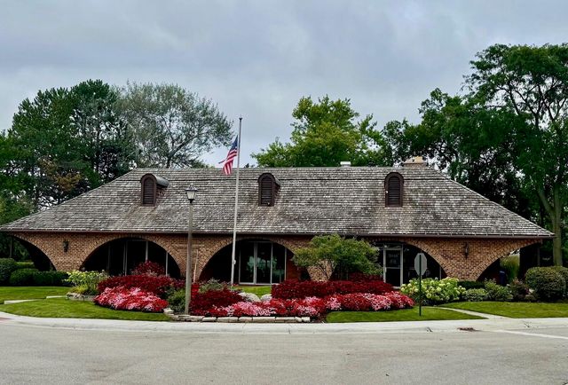 4050 N Dundee Road 202, Northbrook, IL 60062