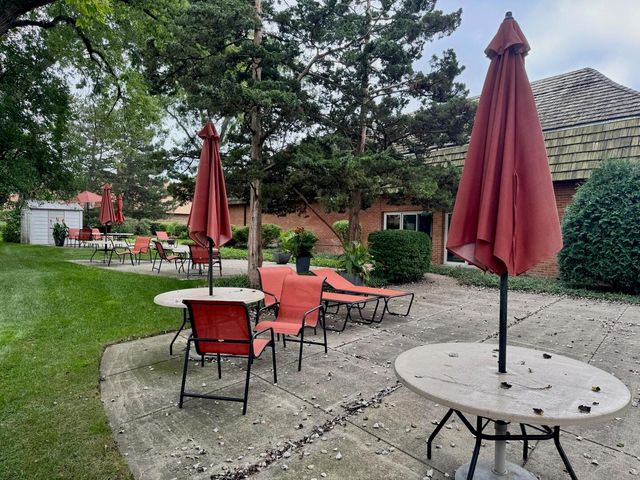 4050 N Dundee Road 202, Northbrook, IL 60062