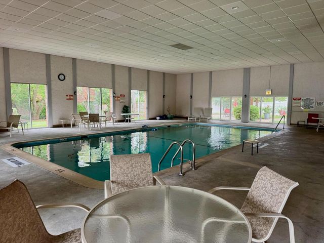 4050 N Dundee Road 202, Northbrook, IL 60062