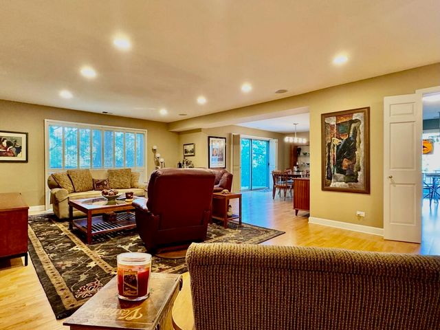 4050 N Dundee Road 202, Northbrook, IL 60062