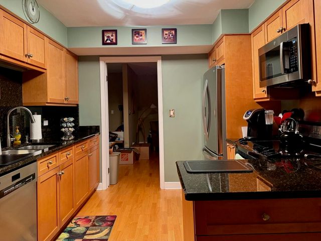 4050 N Dundee Road 202, Northbrook, IL 60062