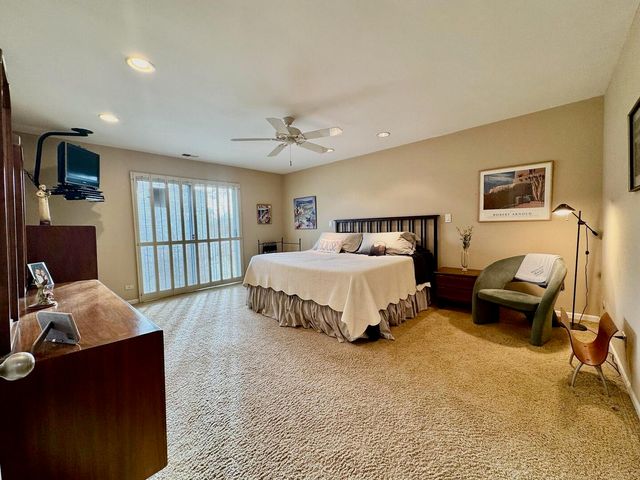 4050 N Dundee Road 202, Northbrook, IL 60062