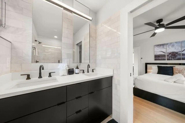 2311 E 8th ST 2, Austin, TX 78702