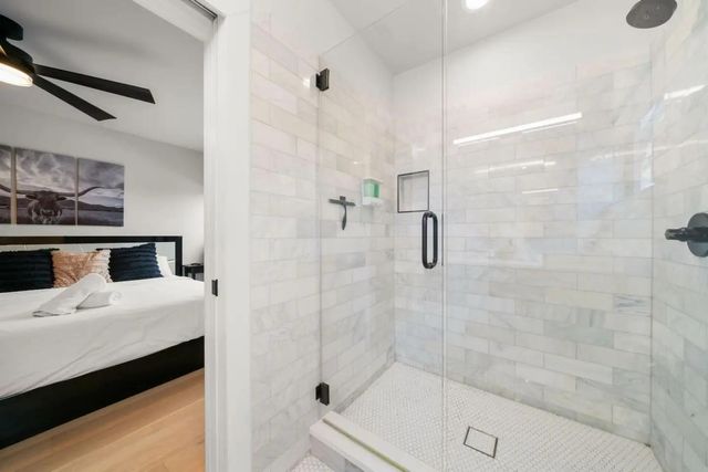 2311 E 8th ST 2, Austin, TX 78702
