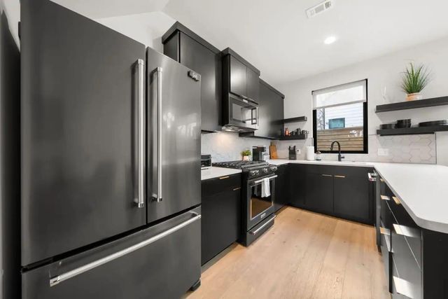 2311 E 8th ST 2, Austin, TX 78702