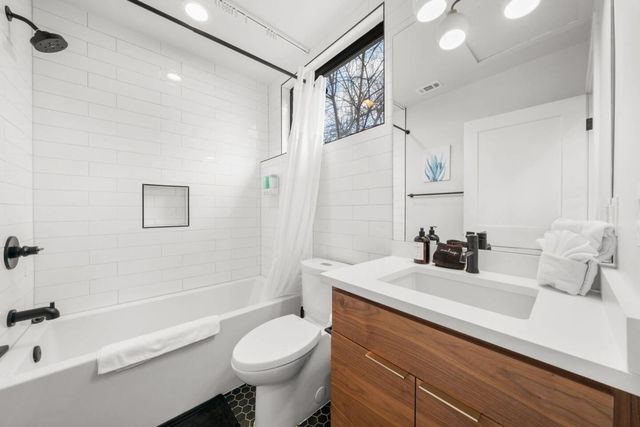 2311 E 8th ST 2, Austin, TX 78702