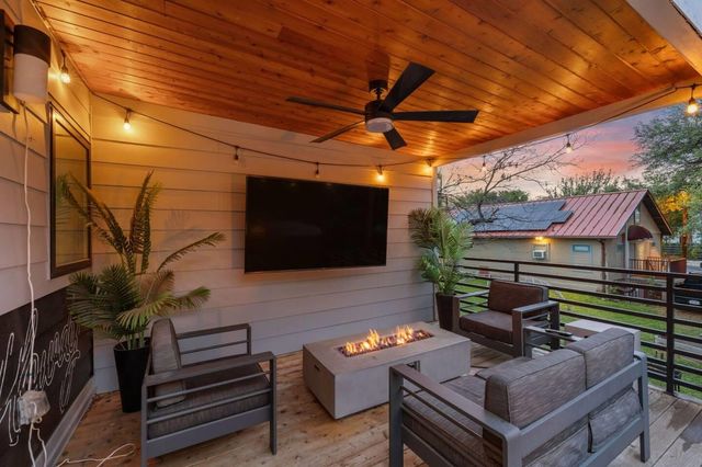 2311 E 8th ST 2, Austin, TX 78702