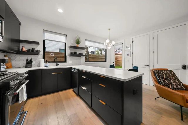 2311 E 8th ST 2, Austin, TX 78702