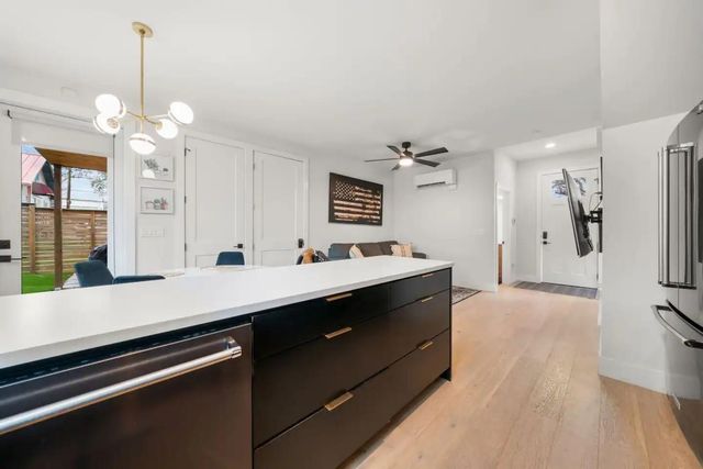 2311 E 8th ST 2, Austin, TX 78702