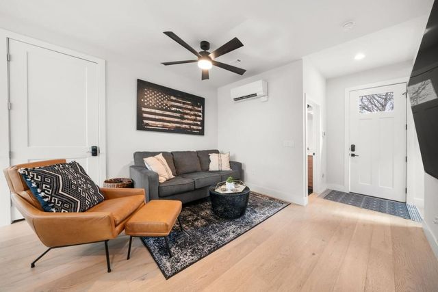 2311 E 8th ST 2, Austin, TX 78702