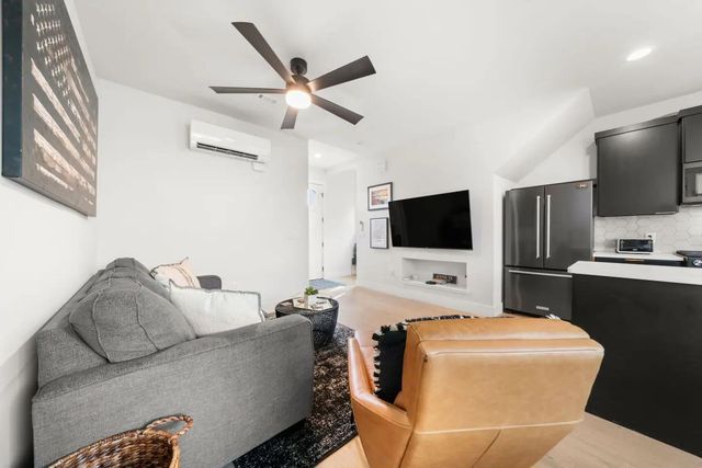 2311 E 8th ST 2, Austin, TX 78702
