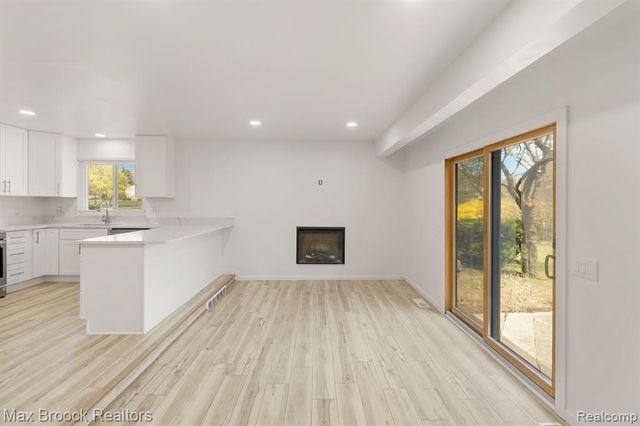 6207 Nicholas Drive, West Bloomfield, MI 48322