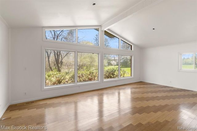 6207 Nicholas Drive, West Bloomfield, MI 48322