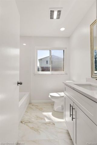 6207 Nicholas Drive, West Bloomfield, MI 48322