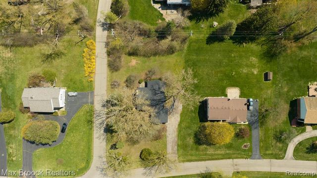 6207 Nicholas Drive, West Bloomfield, MI 48322