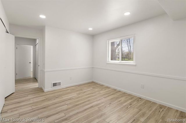 6207 Nicholas Drive, West Bloomfield, MI 48322