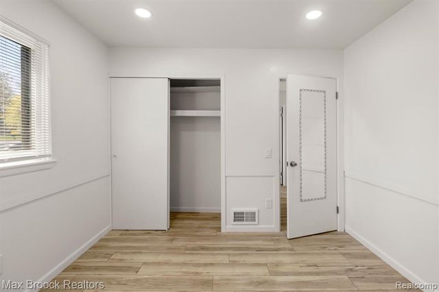 6207 Nicholas Drive, West Bloomfield, MI 48322