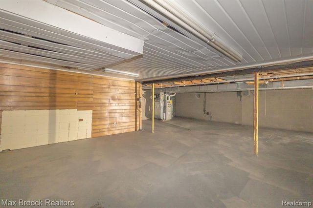 6207 Nicholas Drive, West Bloomfield, MI 48322