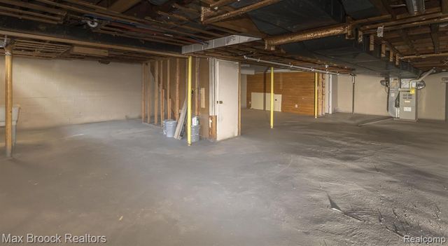 6207 Nicholas Drive, West Bloomfield, MI 48322