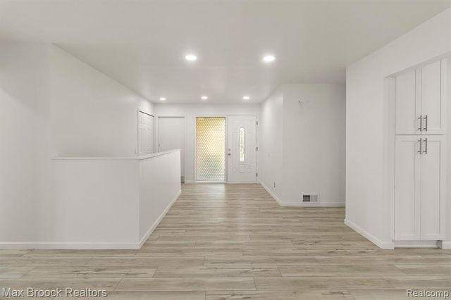 6207 Nicholas Drive, West Bloomfield, MI 48322