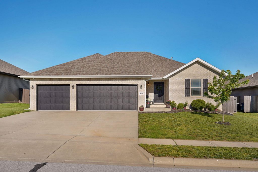 1659 N Kingfisher Drive, Nixa, MO 65714