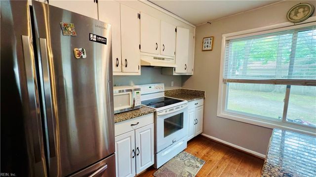 316 Heacox LN, Newport News, VA 23608