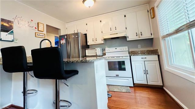 316 Heacox LN, Newport News, VA 23608