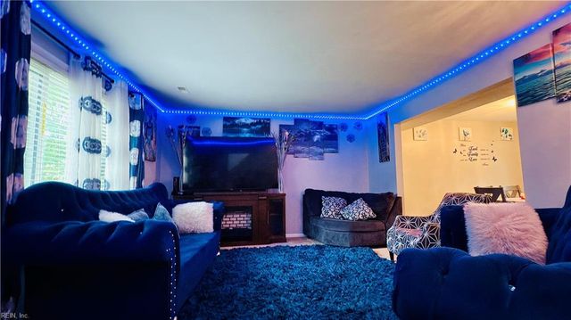 316 Heacox LN, Newport News, VA 23608