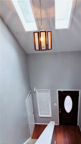 316 Heacox LN, Newport News, VA 23608