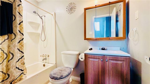 316 Heacox LN, Newport News, VA 23608