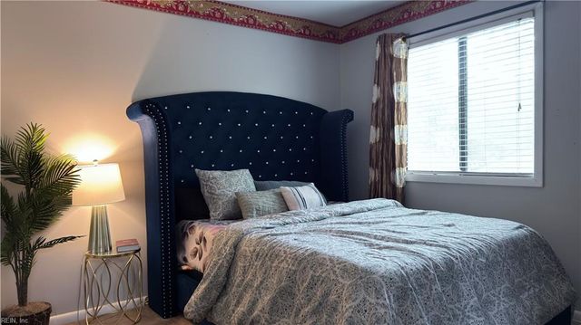 316 Heacox LN, Newport News, VA 23608